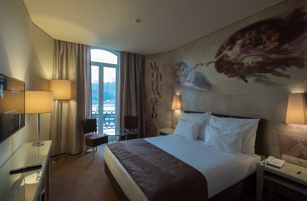 Single Room, River View thumbnail 6