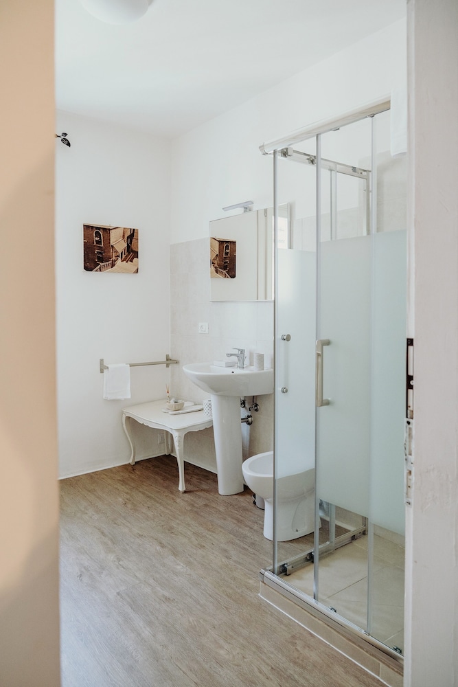 Deluxe Double or Twin Room photo 2
