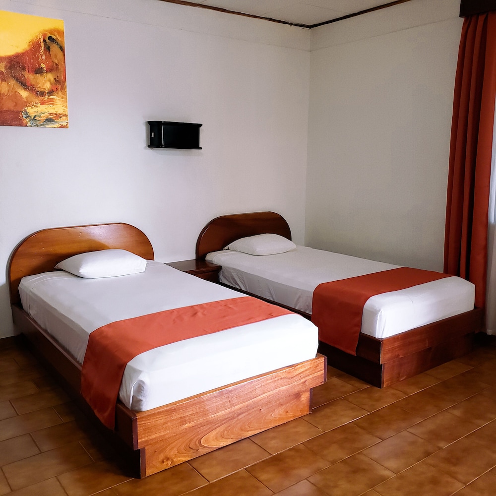 Standard Room 3 Single Beds photo 2