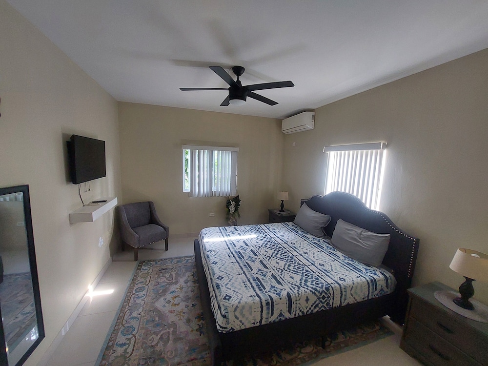 Standard Room, 1 King Bed - Photo 3