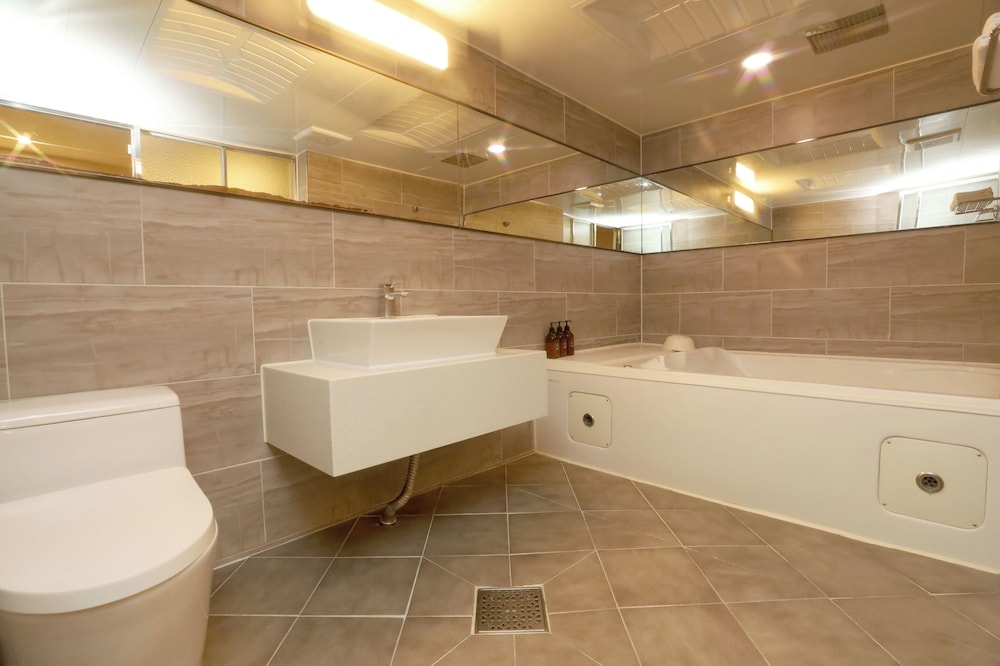 Deluxe Double Room - Photo 10