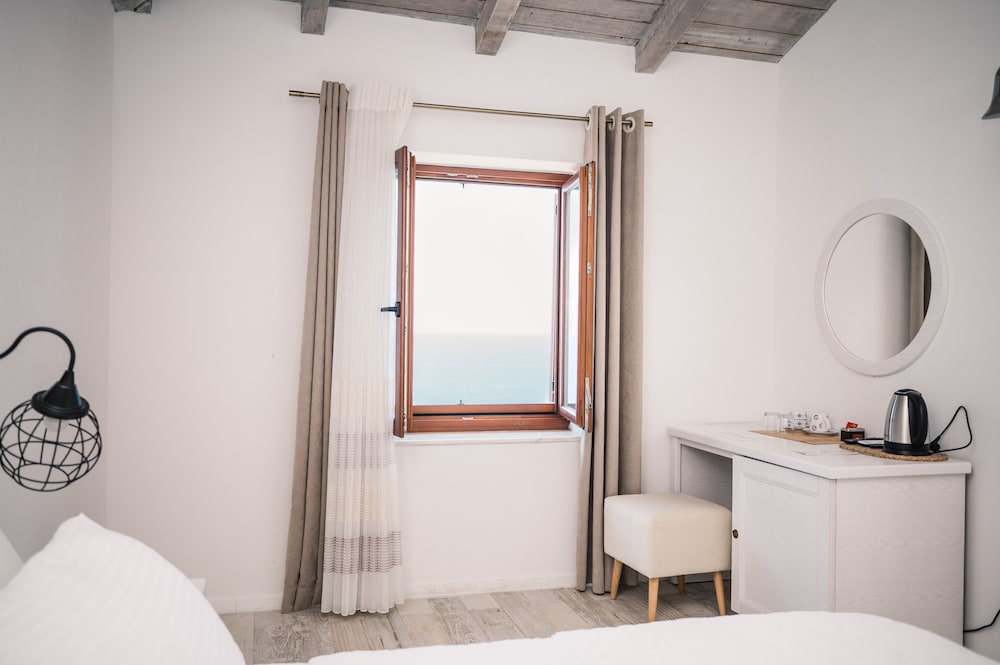 Deluxe Triple Room, 1 King Bed with Sofa bed, Private Bathroom, Sea View