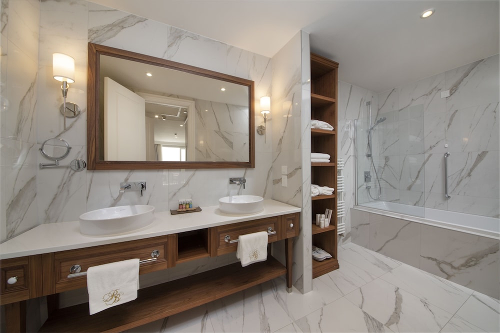 Deluxe Quadruple Room, 2 Queen Beds, Balcony