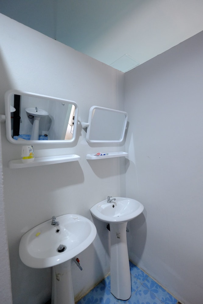 Mixed Dormitory with Fan photo 2