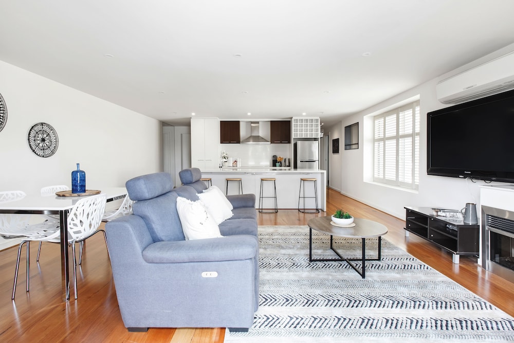 2 Bed 2 Bath Apartment photo 2