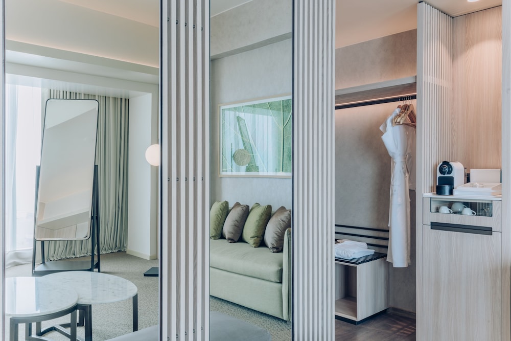 Suite, 1 King Bed, Sea View - Photo 1