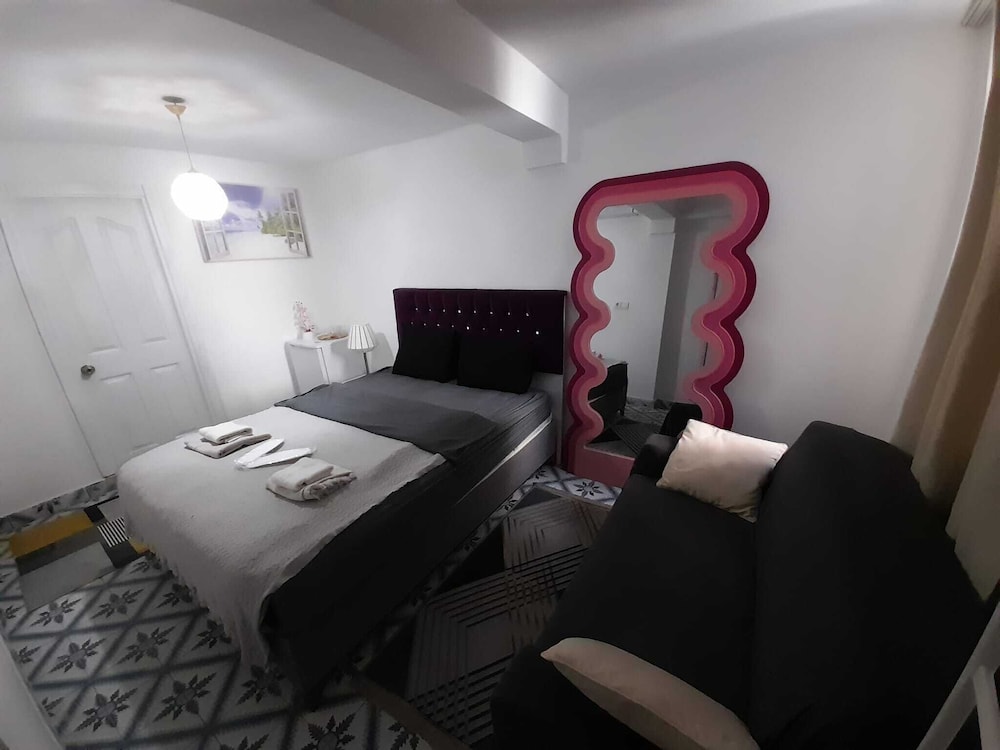 Economy Double Room, 1 Queen Bed photo 2