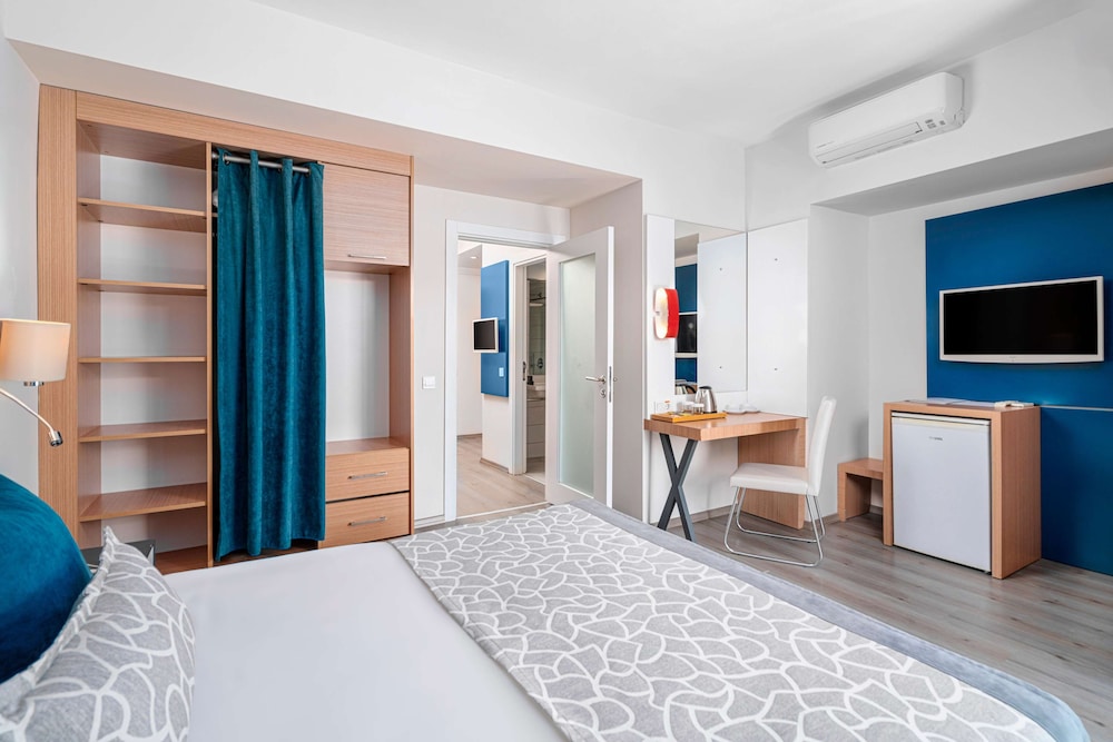 Family Room, 2 Bedrooms