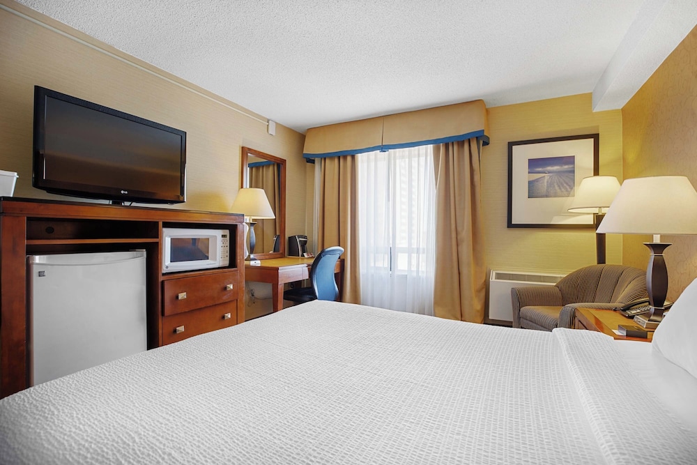 Standard Room, 1 Queen Bed, Non Smoking photo 3