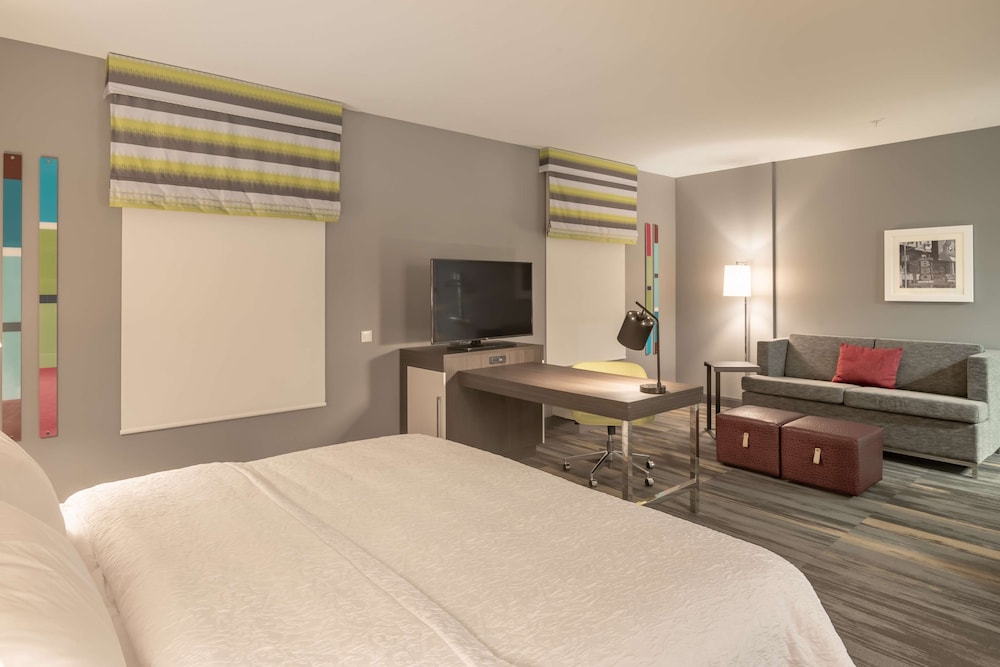 Room, 1 King Bed, Accessible (Mobility & Hearing, Roll-in Shower) photo 1