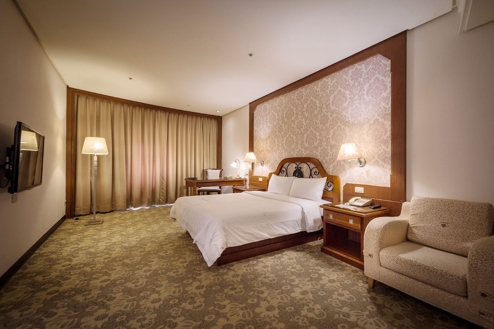 Deluxe Double Room, Bathtub photo 1