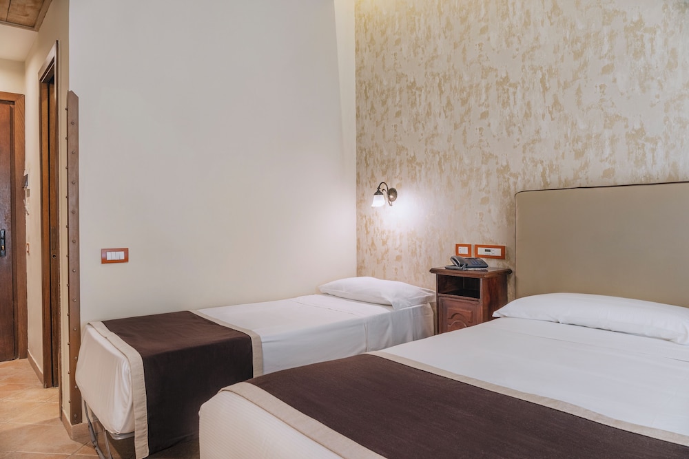 Standard Triple Room - Photo 1