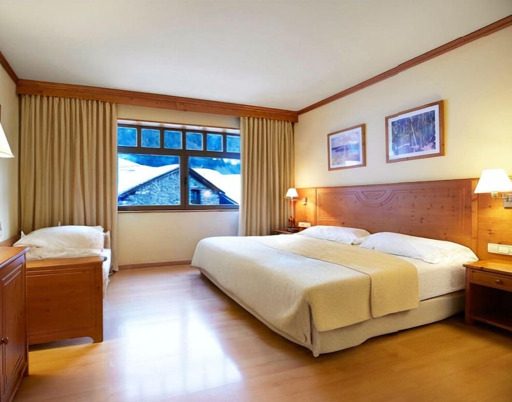 Deluxe Room, 1 King Bed with Sofa bed
