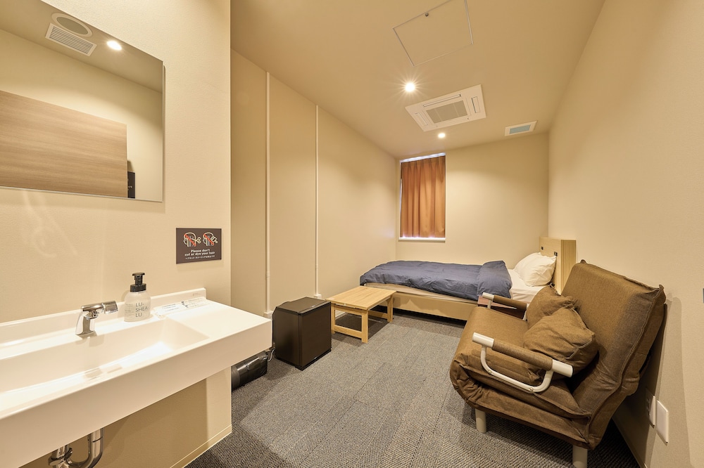 Private Group Room for 1-3 with Shared Shower room, Non Smoking (Double Bed + Sofa)