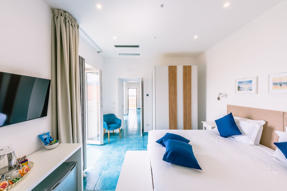 Luxury Suite photo 2