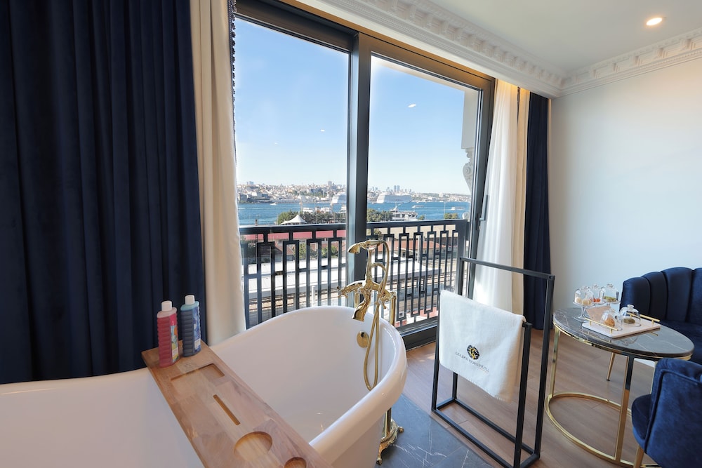 Executive Room, Bathtub, Sea View