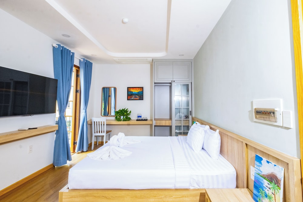 Premier Room, 1 King Bed, City View photo 1