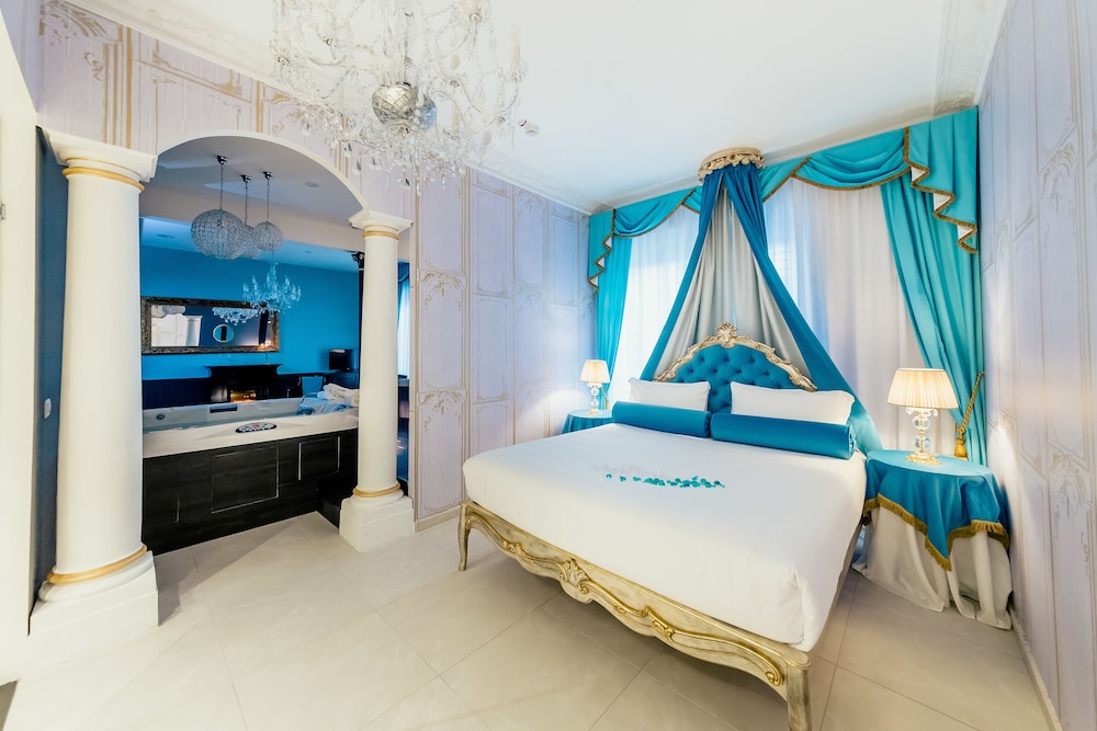 Luxury Studio Suite, 1 King Bed (Direct access) photo 1