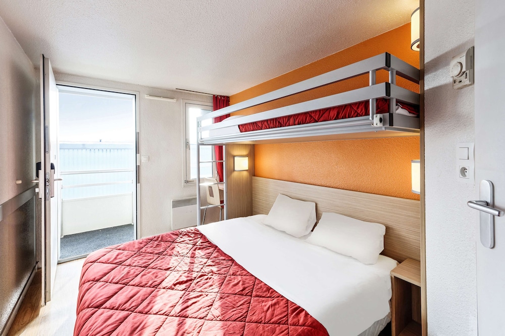 Standard Room, Multiple Beds (1 Double and 1 Single bed) - Photo 3