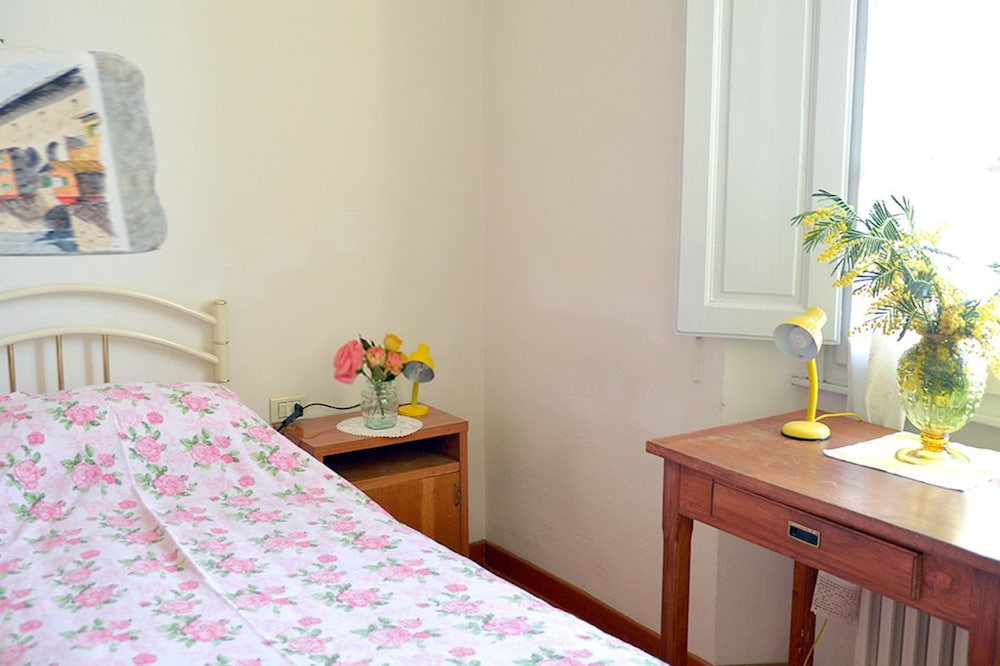 Double or Twin Room, Shared Bathroom