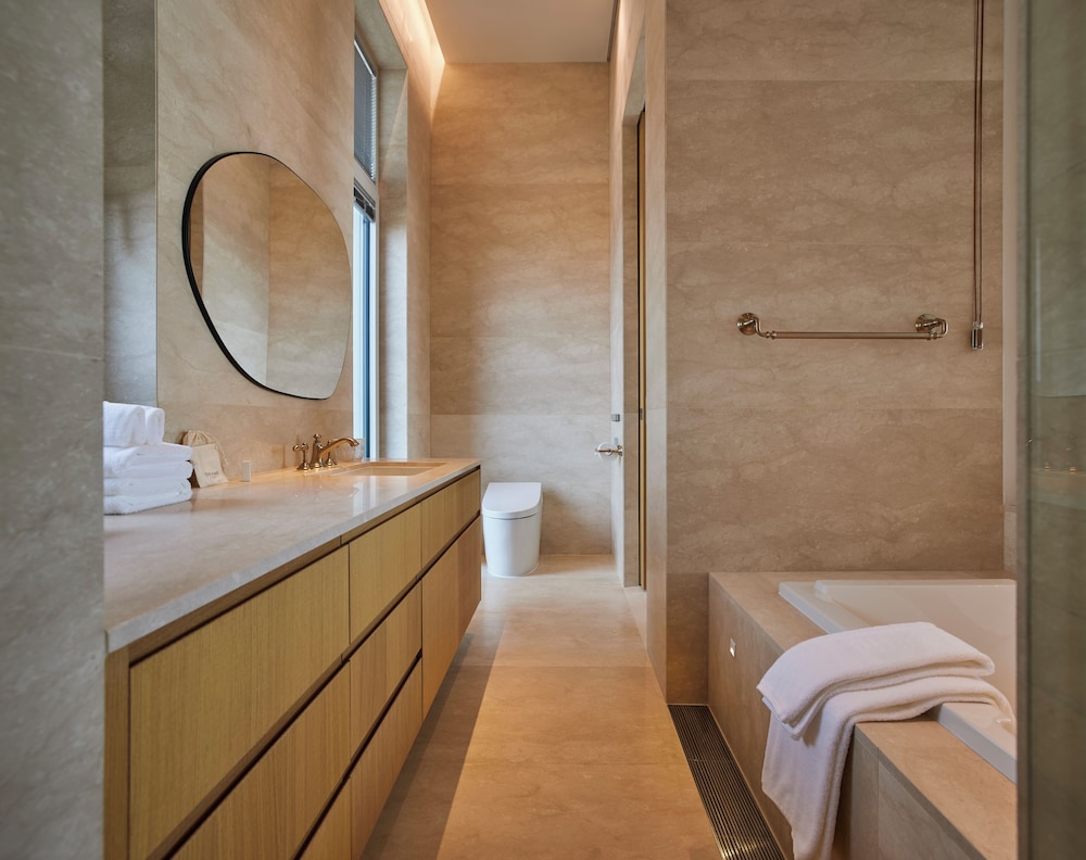 King Suite (Pool access for 2, Cooking not permitted)