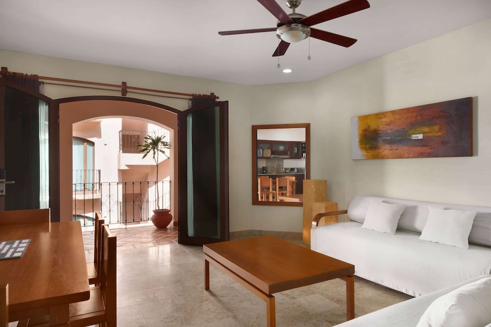 Suite, 3 Bedrooms - Photo 19