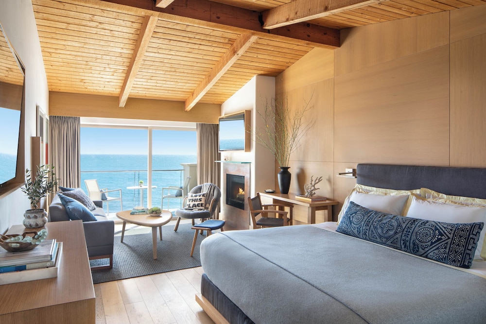 Premier Room, 1 King Bed, Balcony, Oceanfront (Fireplace) - Photo 1