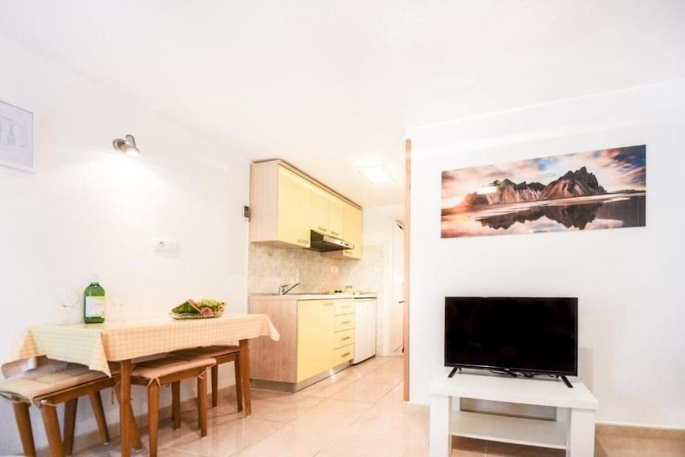 Apartment (Ennio - 100m from the beach - A3 Žut) photo 2
