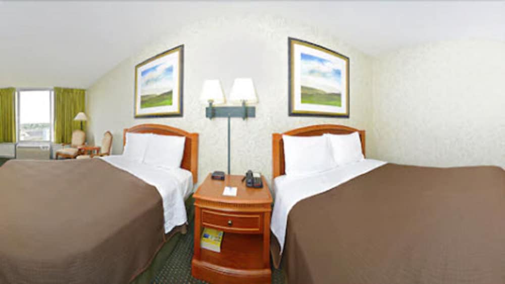 Double Room, 2 Double Beds, Non Smoking - Photo 4