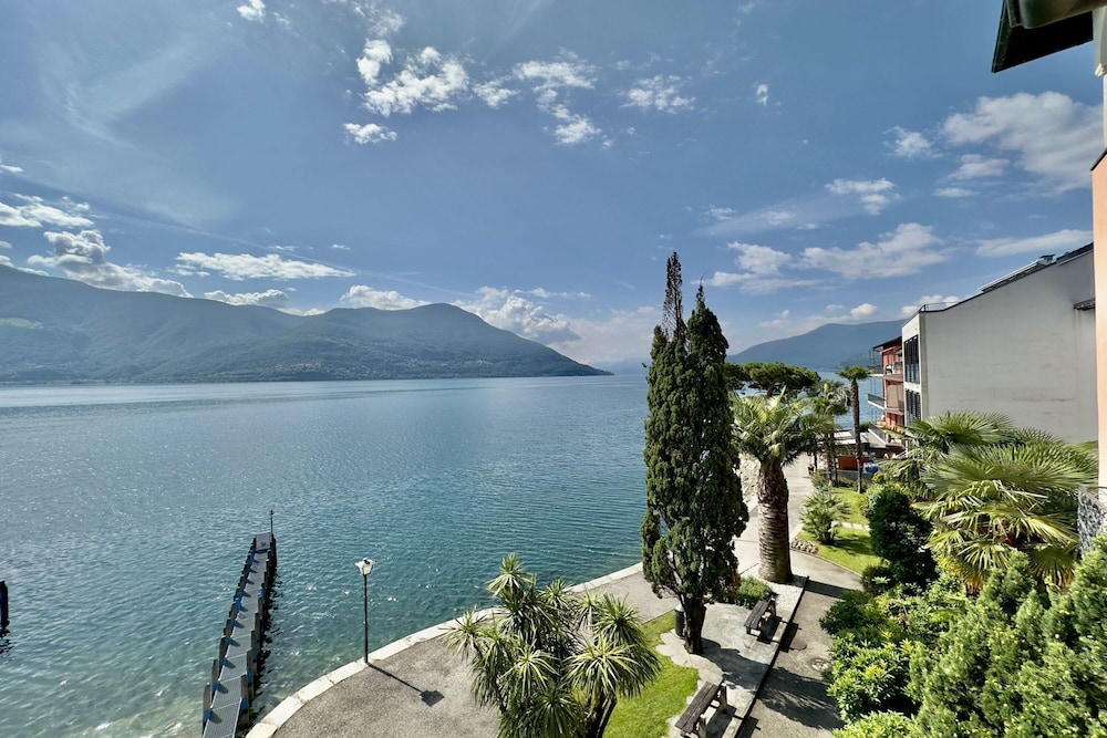 Family Apartment, 2 Bedrooms, Lakeside (Casa Al Lago 2 - Brissago Experience) photo 2
