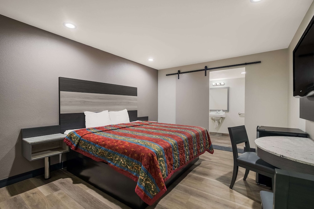 Room, 1 King Bed, Accessible, Non Smoking - Photo 1