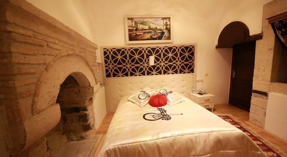 Suite, Fireplace photo 1