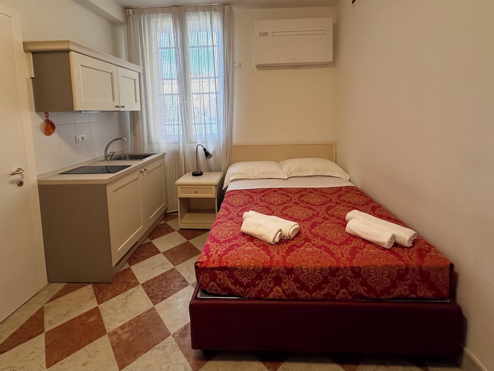 Comfort Room, 1 Large Twin Bed, Mobility Accessible, Kitchen photo 1