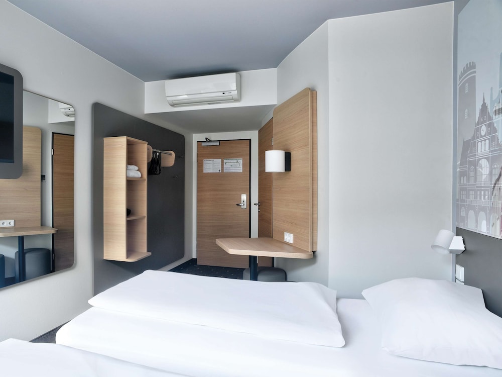 Twin Room - Photo 1