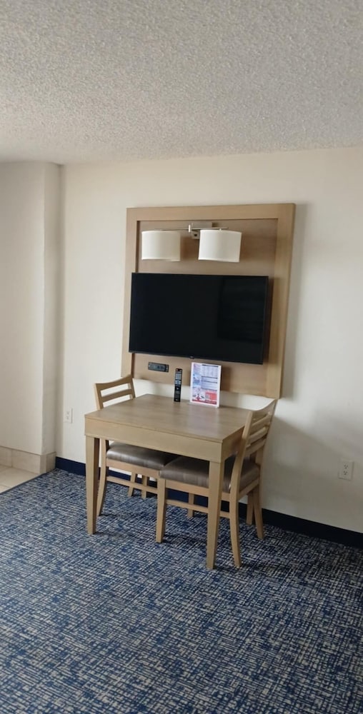 Suite, Multiple Beds, Accessible, Non Smoking - Photo 5