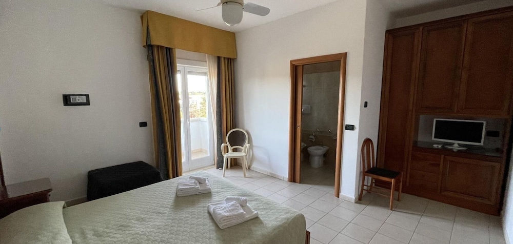 Double or Twin Room photo 2