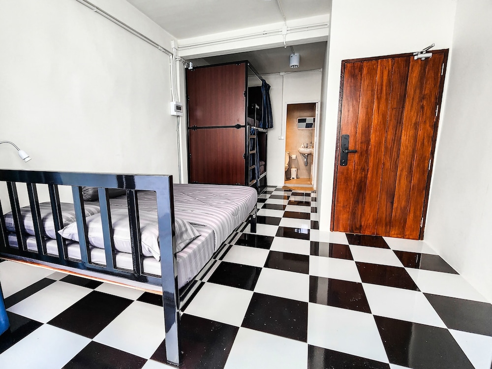 Basic Room, Multiple Beds, Non Smoking photo 3