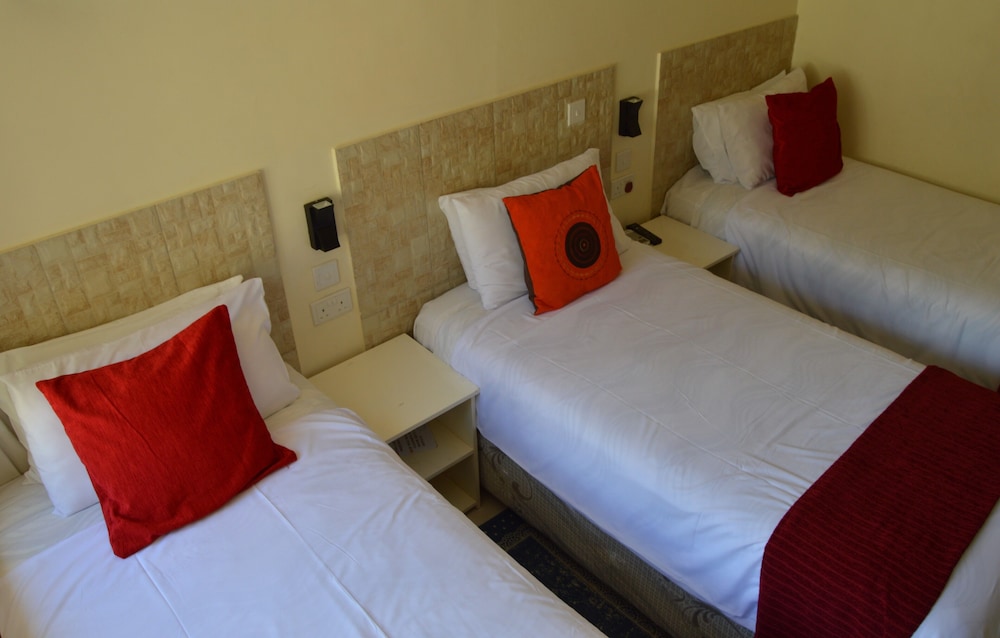 Deluxe Triple Room photo 2