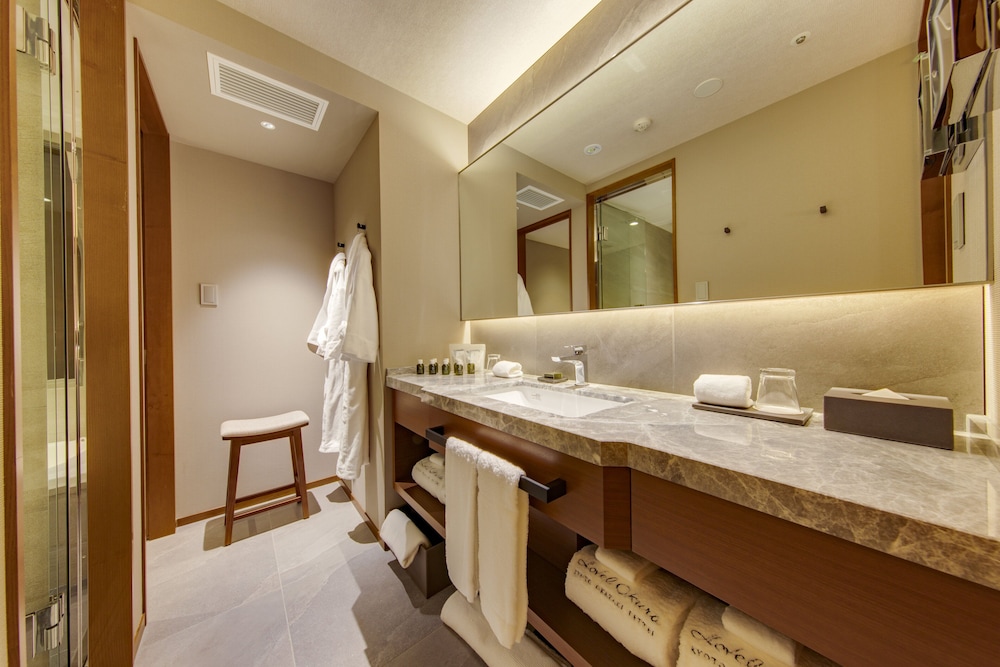 Suite Twin Room, Non Smoking - Photo 17
