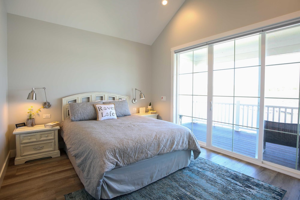 House, 1 Queen Bed (Aphrodite) photo 1