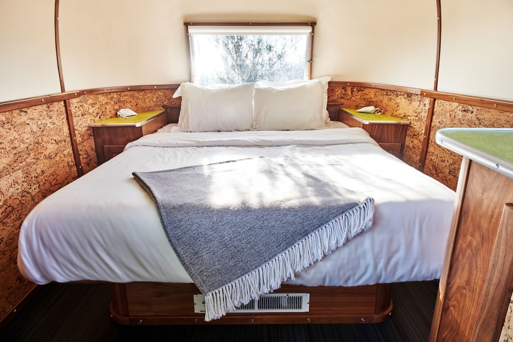 Green Eggs and Ham - Premium Room, 1 Queen Bed photo 3