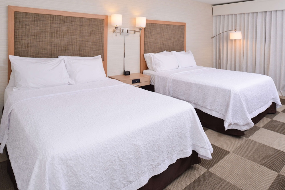 Room, 2 Queen Beds, Accessible, Bathtub - Photo 1