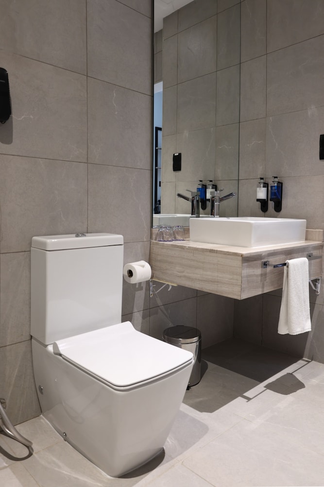 Standard Room, 1 Twin Bed (includes 25% off F&B) photo 2