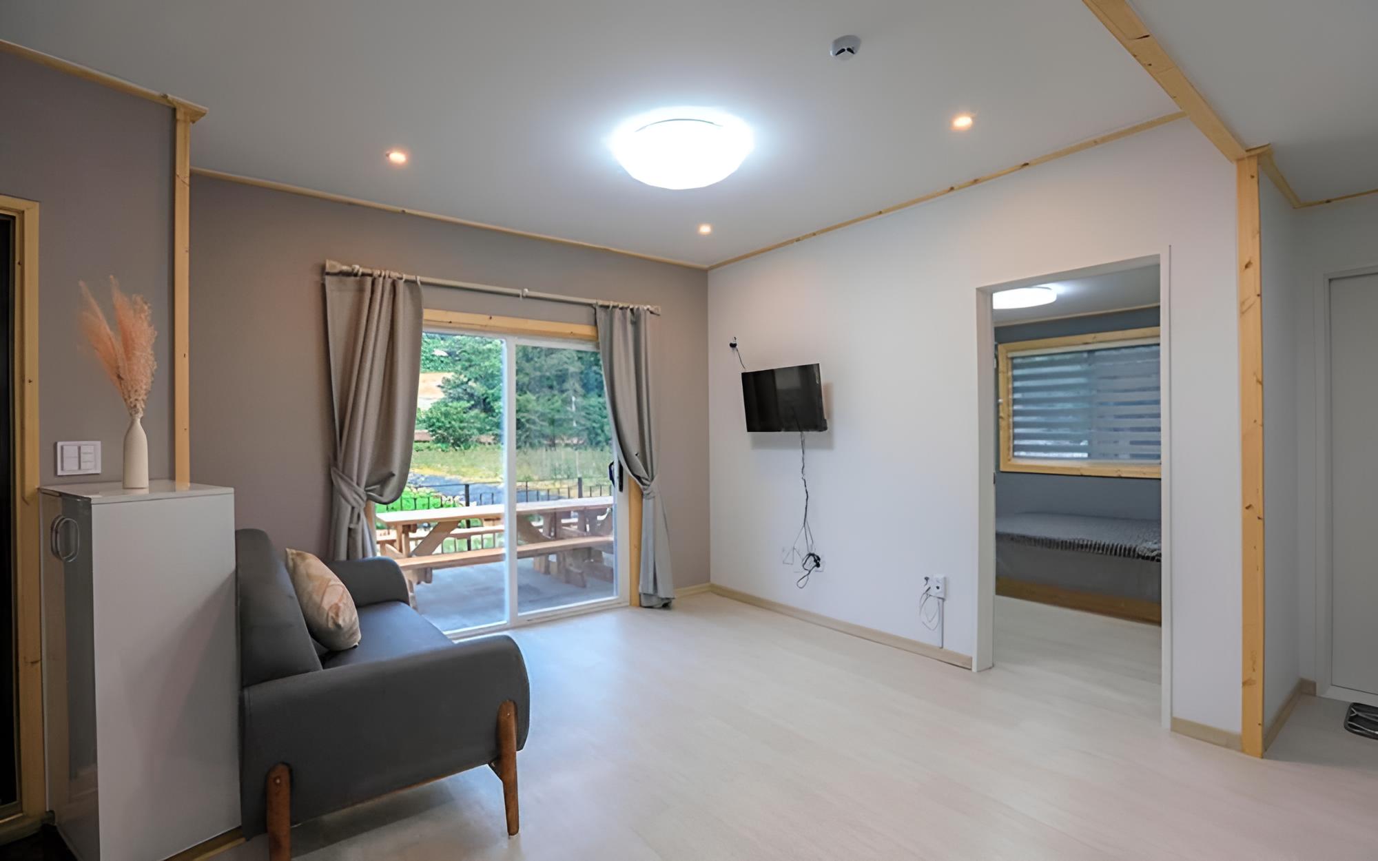Room (Room 101)