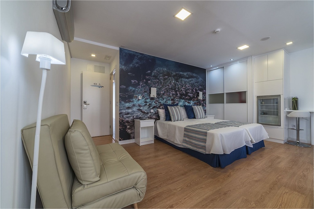 Deluxe Double Room, 1 Queen Bed with Sofa bed, Accessible