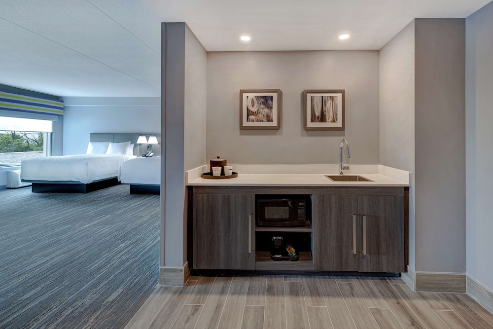 Studio, 2 Queen Beds, Accessible, Bathtub (Mobility & Hearing) - Photo 2