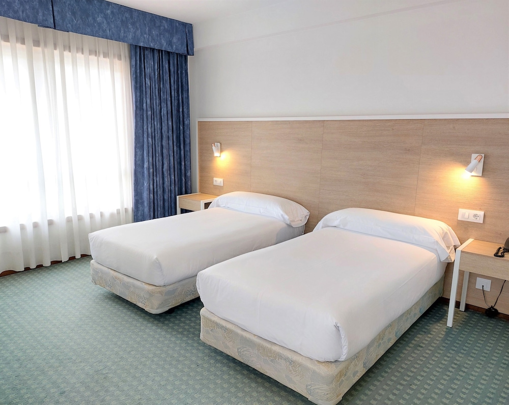 Standard Twin Room - Photo 5