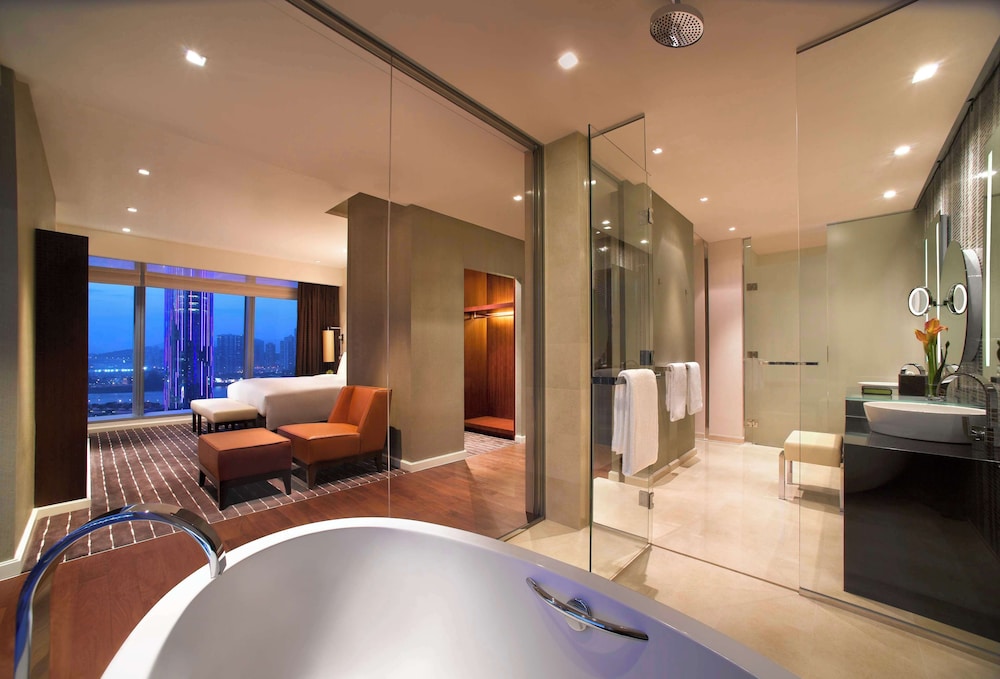 Grand Executive Suite - Photo 4