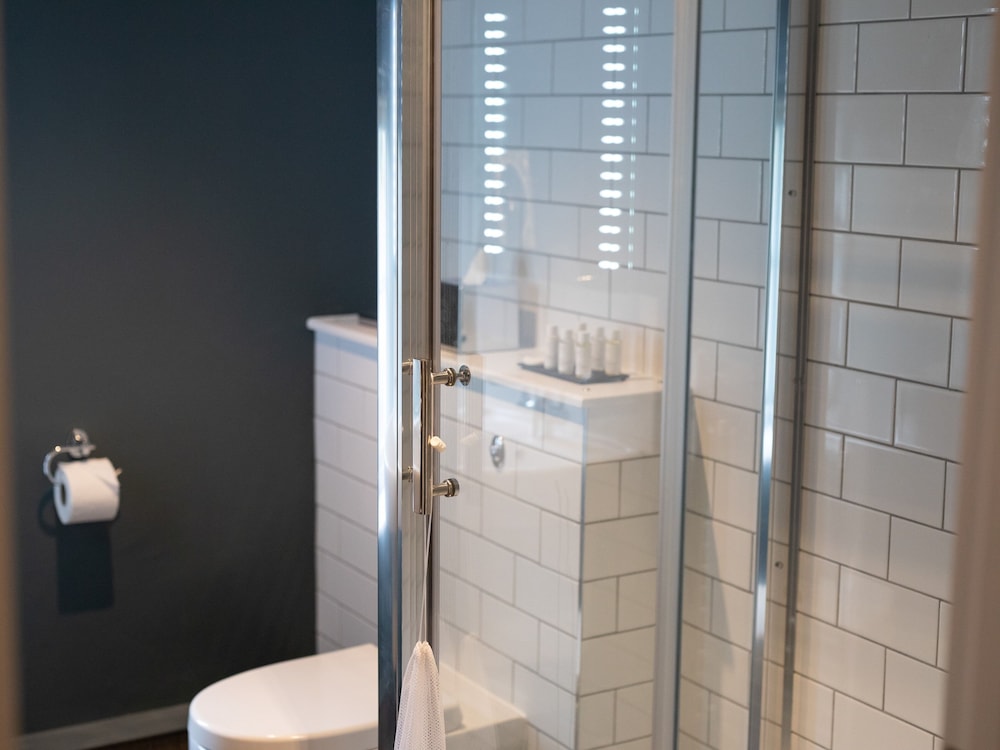 Classic Double Room, Ensuite - Photo 5