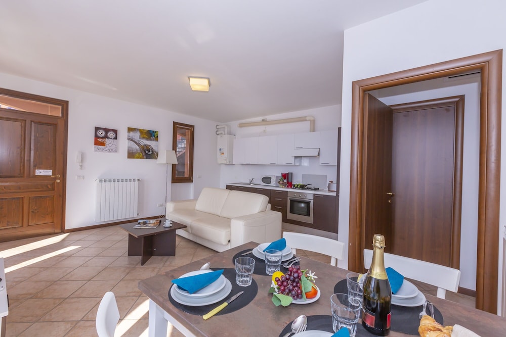 Family Apartment, 1 Bedroom (Fontana Del Lago Apt. 6) photo 3